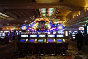 How to win money at the casino slot machines